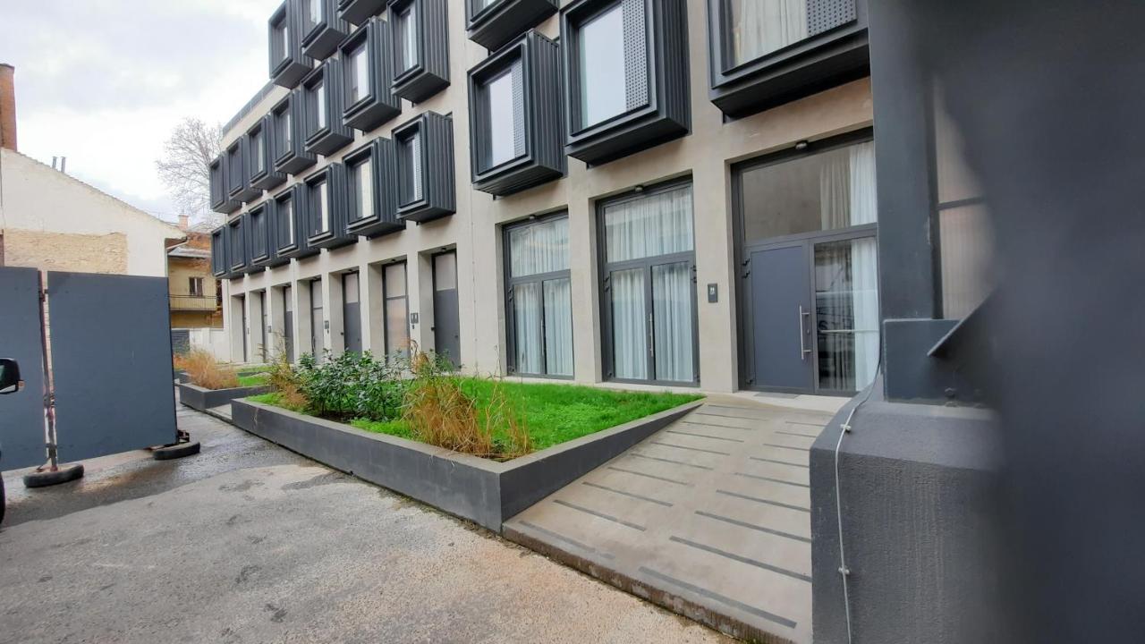 Peaceful Basement Apartment With Terrace & Free Gym, Budapest